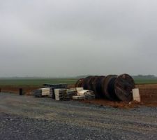 5 juin 2016 - L'électricité arrive sur le terrain