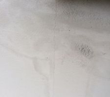 Enduit de nouveau fissurée (photo fenêtre de salon)