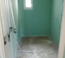 Ma (toute petite) salle de bain