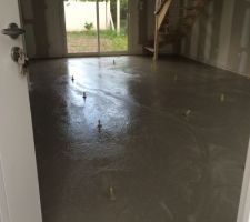 Coulage de la chape baptisée Désirée ! 6 semaines quand même...