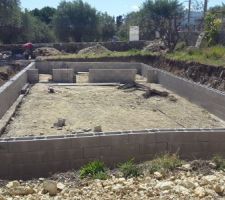 Elevation du vide sanitaire en parpaings banch&eacute;s