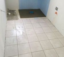 Salle de bain, joint fait, receveur douche coulé