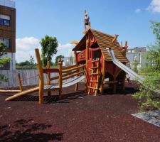 Jeu pour enfant dans la première tranche du quartier
