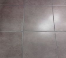 Carrelage salle de bain que l'on posera en diagonale