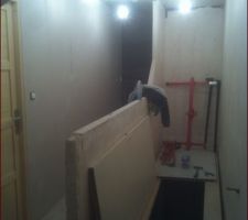 Cloison salle de bain et creation couoir