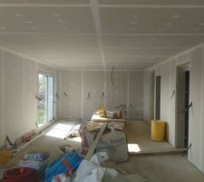 Les bandes sont pos&eacute;es.