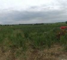 Notre terrain en vue panoramique. Rien &agrave; l'horizon, mais bient&ocirc;t les premi&egrave;res briques...
21 m&egrave;tres de fa&ccedil;ade pour 120 m&egrave;tres de profondeur : un beau terrain.
