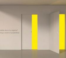 Portes invisibles laqu&eacute;es blanches (&agrave; fleur de mur, sans cadre et avec charni&egrave;res invisibles)