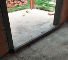 Sous les portes fen&ecirc;tres