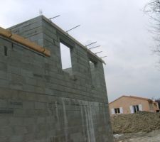 Fen&ecirc;tres des chambres c&ocirc;t&eacute; est