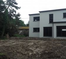 Et voilà terres étalées et maison fermée