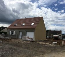 Enduit gratté en cours ... avec un beau chainage d'angle :)

La petite maison dans les nuages...