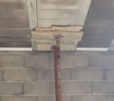 Trou conduit chemin&eacute;e