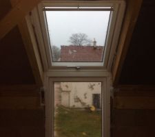 Le V&eacute;lux qui descend sur la fa&ccedil;ade