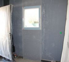 La fen&ecirc;tre du cellier.