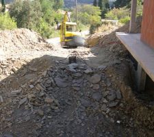 Accés pour le garage en sous sol  que de la roche !!!!