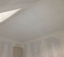 1ère couche de peinture blanche au plafond