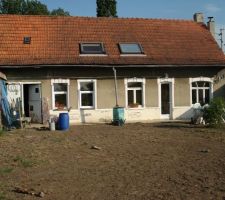 Façade arrière après nettoyage du jardin