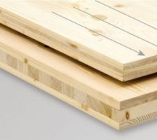 Panneaux de bois massif constituant les murs