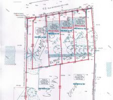 C'est le terrai marqu&eacute; "dispo". Les batiments &agrave; d&eacute;molir le sont d&eacute;j&agrave;.