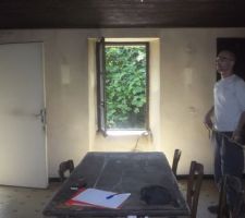 Cuisine actuelle avec le couloir d'entrée à gauche