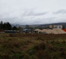 Chantier de préparation du lotissement.
Vue depuis notre terrain.