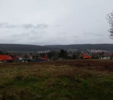 Chantier de préparation du lotissement.
Vue depuis notre terrain.