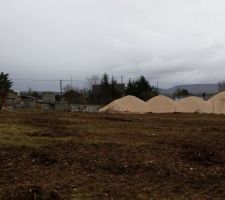 Chantier de préparation du lotissement.
Vue depuis notre terrain.