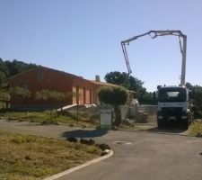 Coulage du béton de la piscine