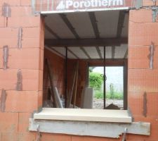 Appuis de fen&ecirc;tre pos&eacute;