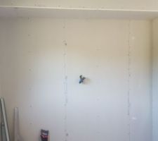 Emplacement du mur d'armoires de la cuisine.
