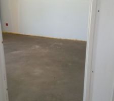 Chape &eacute;tage termin&eacute;e. En cours sur chauffage au sol au RDC.