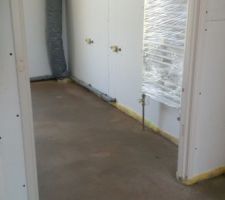 Chape &eacute;tage termin&eacute;e. En cours sur chauffage au sol au RDC.