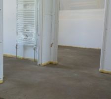 Chape &eacute;tage termin&eacute;e. En cours sur chauffage au sol au RDC.