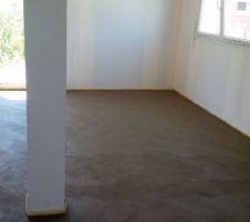 Chape &eacute;tage termin&eacute;e. En cours sur chauffage au sol au RDC. (Salon)