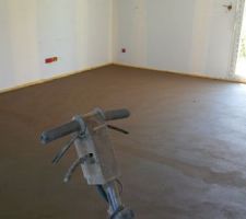 Chape &eacute;tage termin&eacute;e. En cours sur chauffage au sol au RDC. (Salon)