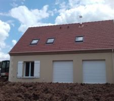 Facade arriere , butte de terre éclatée