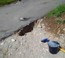 Inondation du village : trou à l'entrée du chemin