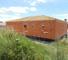 Le côté nord de la maison charpente terminée