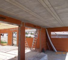 Une vue intérieure à partir de la terrasse vers le côté facade EST