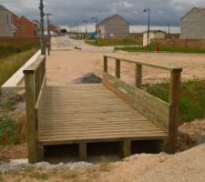 Pont a l'entr&eacute;e du lotissement...