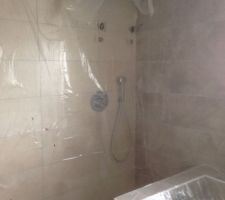 SDB tout est prêt pour recevoir peintures plafond
