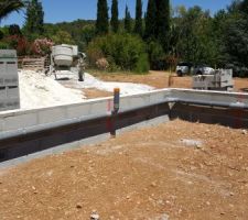 Canalisations posées, ici côté cuisine