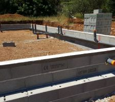 Canalisations posées, ici partie cuisine-WC "jour"-salle d'eau parentale