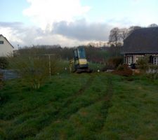 C'est parti pour le chemin d'accès !! Une bonne nouvelle dans la future construction ...