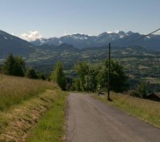 VUE au sud 
400m derrière le terrain, on aura sensiblement une vue similaire de la terrasse (mais actuellement y a qq arbres à abattre)