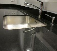 évier et mitigeur cuisine