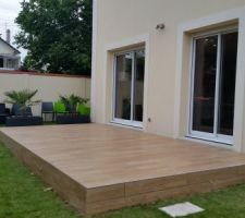 Terrasse carrelage imitation parquet