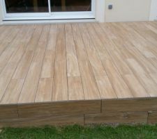 Terrasse carrelage imitation parquet