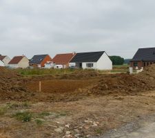 Le 15/06/2015 après plusieurs mois de démarches administratives, le terrassement des fondations débute enfin